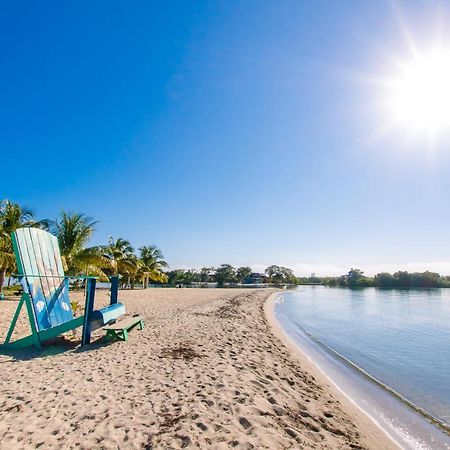 Апартаменти Khalkob'S Estate Placencia Екстер'єр фото
